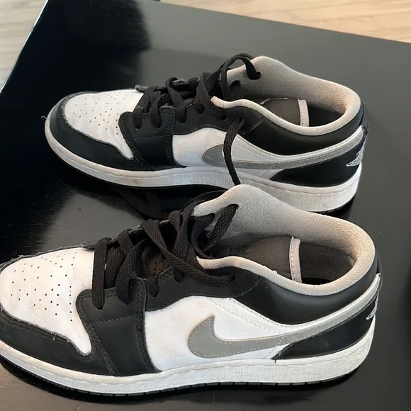 Barely worn size 6 kids air Jordan low top sneakers